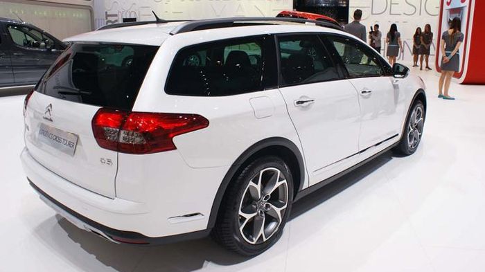 Το νέο C5 CrossTourer δανείζεται τα μηχανικά σύνολα του C5 Tourer, χωρίς καμιά αλλαγή.