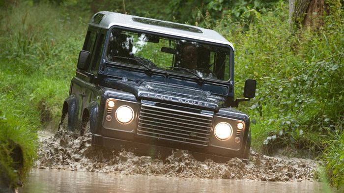 Το πρώτο «off road» λανσαρίστηκε από τη Land Rover το 1948, ενώ η σημερινή μορφή του Defender ξεκίνησε το 1983, πουλώντας μέχρι τώρα 2 εκατ. μονάδες σ