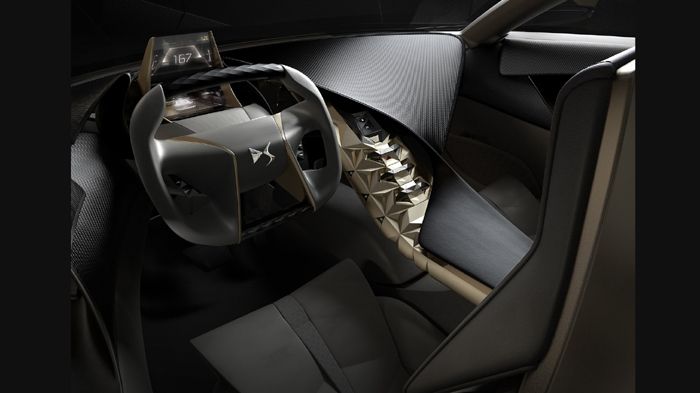 Η Swarovski έχει διακοσμήσει και το φουτουριστικό εσωτερικό, στο οποίο κυριαρχούν οι μαύροι και μπρονζέ χρωματικού τόνοι.