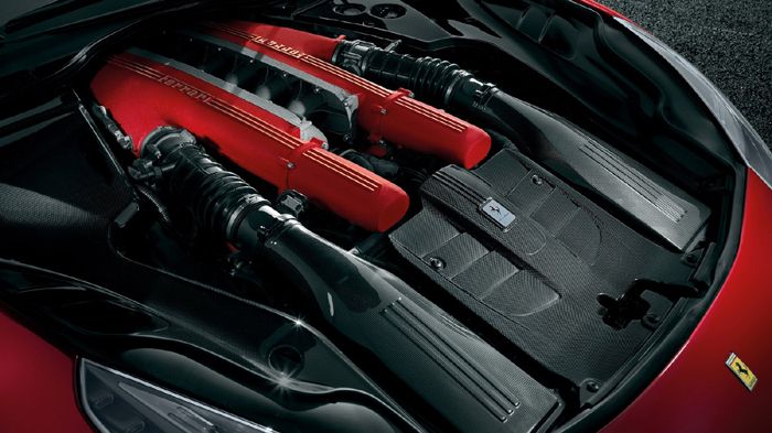 Η F60America φέρει το ατμοσφαιρικό V12 σύνολο των 6,3 λίτρων της F12berlinetta. Έχει απόδοση 740 ίππων, ενώ συνδυάζεται με το διπλού συμπλέκτη 7άρι αυ