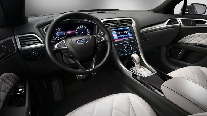 Το εσωτερικό του εικονιζόμενου Mondeo Vignale concept αποπνέει αναβαθμισμένη αισθητική και πολυτέλεια, στοιχεία που αναμένεται να δούμε και στην 5η γε