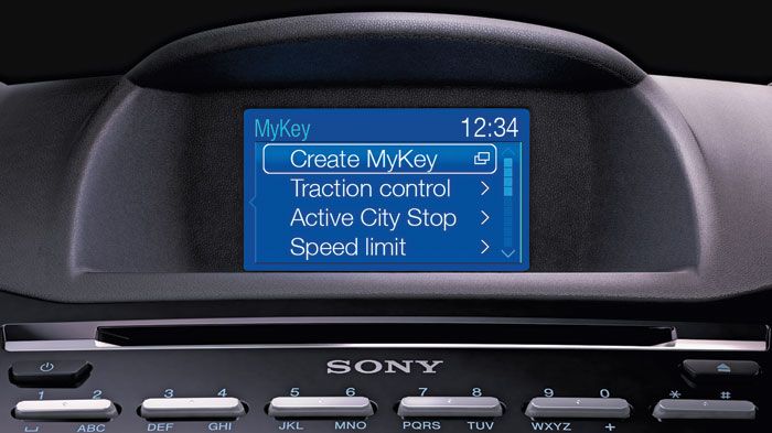 Οι Έλληνες γονείς θα αγαπήσουν το σύστημα Ford MyKey, αφού θα προγραμματίσουν όρια ταχύτητα, ένταση ηχοσυστήματος κτλ. και θα αισθάνονται έτσι ότι βρί