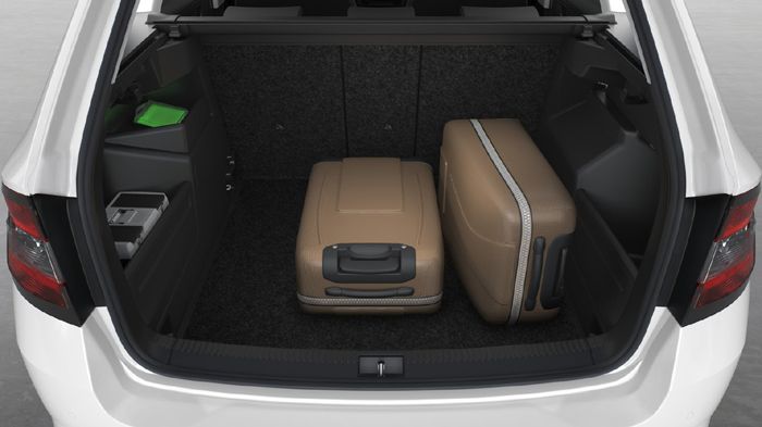 Η χωρητικότητα του προτμπαγκάζ ανέρχεται στα 530 λτ., 200 λτ. δηλαδή περισσότερα από του 5θυρου μοντέλου και 25 από το προηγούμενο Fabia Combi. Αν ανα