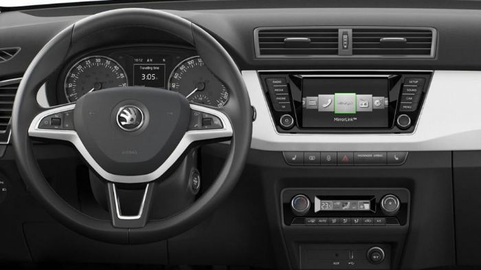 Έχει προβλεφθεί –σε περίπτωση μεταπώλησης της νέας Fabia- οι φωτογραφίες να μπορούν να απομακρυνθούν εύκολα, ώστε ο επόμενος αγοραστής να προσθέ