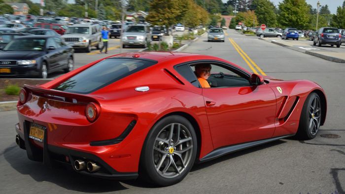 H μοναδική Ferrari F12 SP America σχεδιαστικά διαθέτει στοιχεία τόσο από την F12 Berlinetta, όσο και από την αγωνιστική 250 GTO της δεκαετίας του 1960
