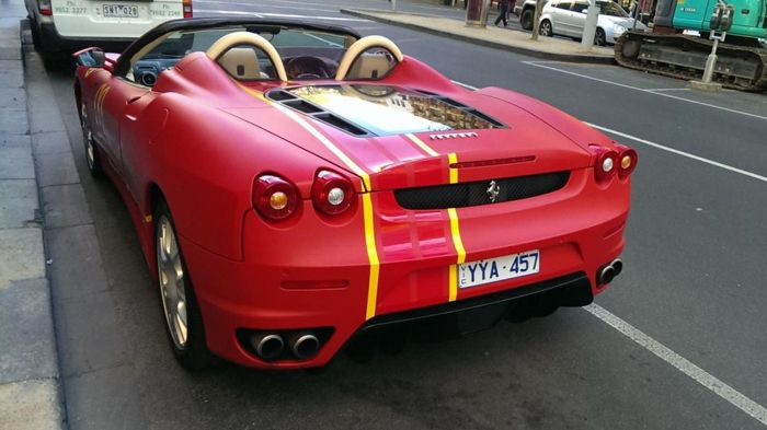 H Ferrari F430 Spider εφοδιάζεται με 4,3 λτ. V8 ατμοσφαιρικό κινητήρα ισχύος 490 ίππων.