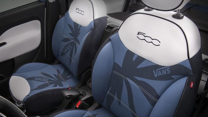 Τα καθίσματα του Fiat 500L Vans concept είναι δίχρωμα και φέρουν το λογότυπο της Vans.
