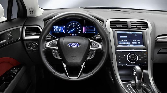 Το νέο Mondeo βασίζεται στην καινούργια πλατφόρμα CD της Ford, που υπόσχεται οδηγική άνεση χάρη στην πίσω ανάρτηση πολλαπλών συνδέσμων.
