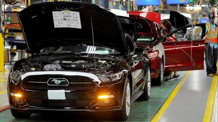Στο Flat Rock εργάζονται πάνω από 3.000 άτομα, όπου η Ford πέρα από τη νέα Mustang κατασκευάζει εκεί και το νέο Mondeo της ευρωπαϊκής αγοράς.