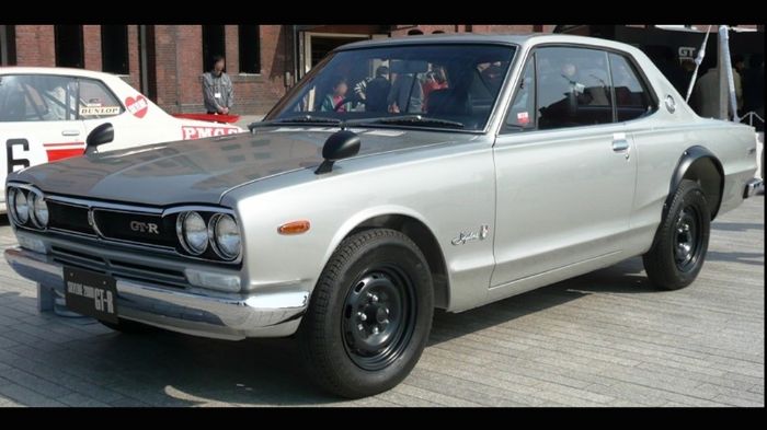 Το Nissan Skyline GT-R λανσαρίστηκε το 1969 και σταμάτησε το 1973, για να επανέλθει το 1989 και να παραμείνει στην αγορά μέχρι το 2002. Στη φωτογραφία