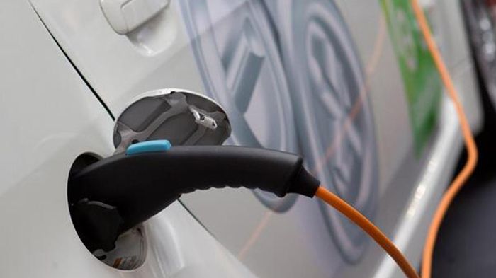 Με το Green eMotion μελετώνται «λύσεις» για πολλούς τομείς, όπως: «έξυπνα δίκτυα», καινοτομίες ICT, κινητικότητα στις αστικές περιοχές, διαφορετικοί τ