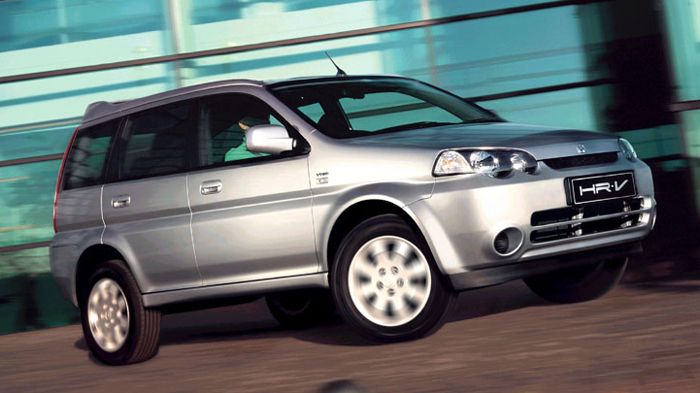 Πολύ πριν οι υπόλοιποι το καταλάβουν, η Honda είδε την «αξία» των compact SUV, παρουσιάζοντας το 1999 το εικονιζόμενο HR-V.