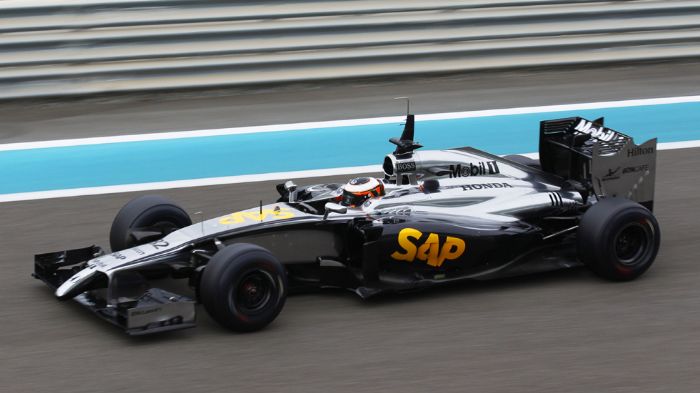 Στην πίστα Yas Marina στο Abu Dhabi, μετά το τέλος της φετινής σεζόν για την F1, ξεκίνησε τις δοκιμές του το μονοθέσιο της McLaren - Honda με κωδικό M