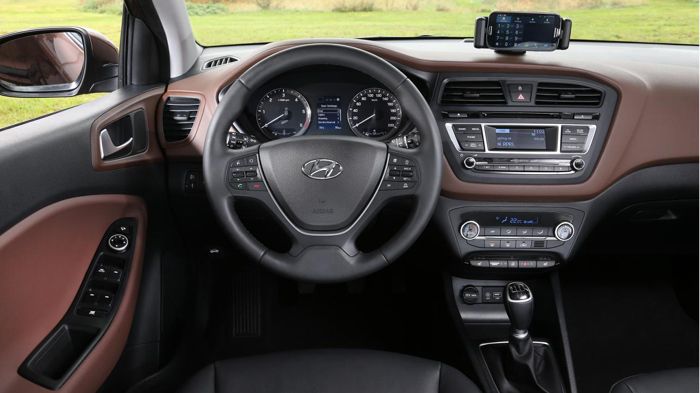 To νέο Hyundai i20 στη 2η γενιά του πέρα από το πιο σύγχρονο στιλ εξωτερικά, διαθέτει και πιο ποιοτικά υλικά στην καμπίνα του.