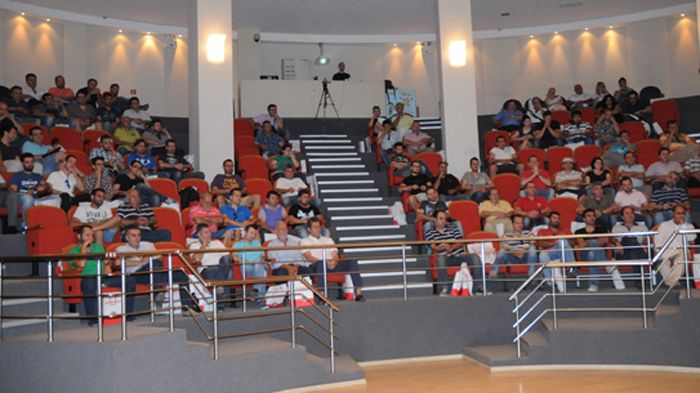 Η ημερίδα πραγματοποιήθηκε υπό την Αιγίδα του Δήμου Αθηναίων στο Αμφιθέατρο του «ΑΘΗΝΑ 9.84 και χορηγούς επικοινωνίας –μεταξύ άλλων- τα περιοδικ