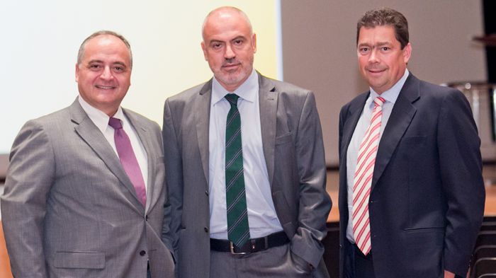 (Aπό αριστερά): Γιώργος Βαλαής, γ. διευθυντής βοήθειας, Γιώργος Μαυρέλης, γ. διευθυντής ασφαλιστικών εργασιών και Thomas Brinkmann, γ. διευθυντής γενι