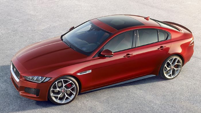 Η ΧΕ, αποτελεί το πρώτο μοντέλο της Jaguar που στήθηκε πάνω στην νέα αρχιτεκτονική της εταιρείας, ενώ στη δομή της χρησιμοποιήθηκε αλουμίνιο σε ποσοστ