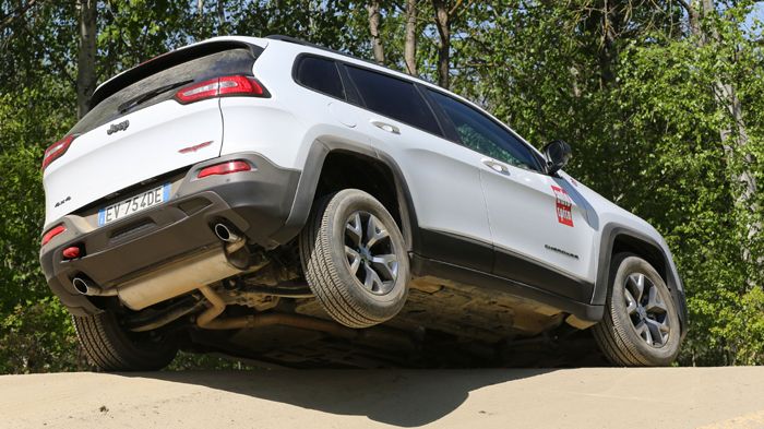 Ασταμάτητο εκτός δρόμου το Cherokee Trailhawk, με δυνατότητες που κανένας άλλος στην κατηγορία δεν διαθέτει.