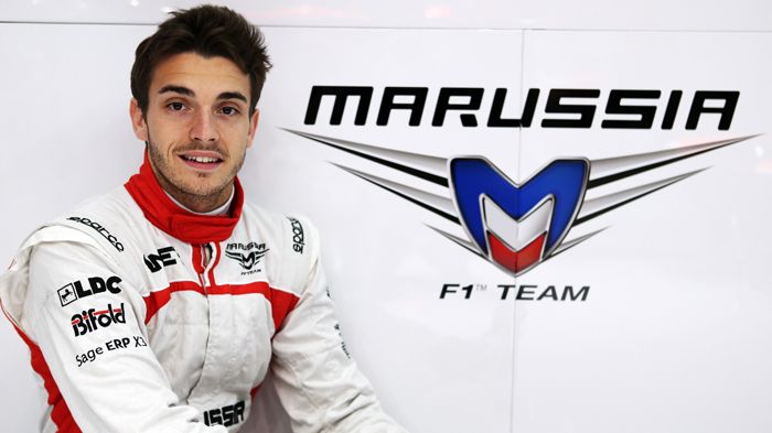 Ο 25χρονος πιλότος της F1, Jules Bianchi, υπεβλήθη εχθές, μετά το GP Ιαπωνίας, σε επείγον χειρουργείο λόγω αιματώματος στον εγκέφαλό του, με τον πατέρ