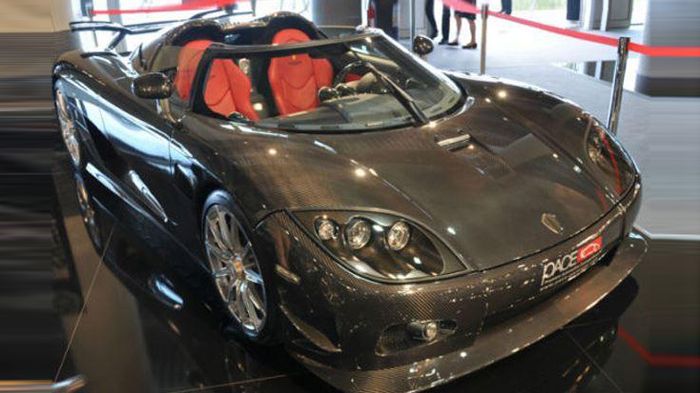 Ένα Koenigsegg CCX Edition από τα 14 μοντέλα παραγωγής –«ελαφρώς» μεταχειρισμένο, αφού έχει διανύσει 4.500 χλμ- πωλείται από έναν αντιπρόσωπο στ