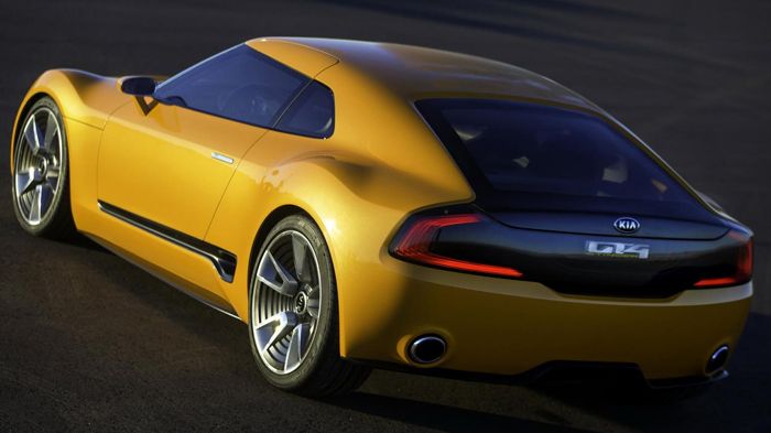 Το νέο Kia GT4 Stinger concept τροφοδοτείται από ένα 2λιτρο T-GDI turbo 4κύλινδρο μοτέρ βενζίνης που αποδίδει 315 ίππους, ενώ η μετάδοση της κίνησης μ