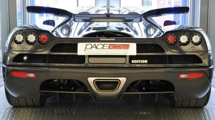 Το Koenigsegg CCX Edition ολοκληρώνει τη διαδικασία των 0-100 σε μόλις 2,9 δλ. και αγγίζει την τελική ταχύτητα των 400 χλμ./ώρα!