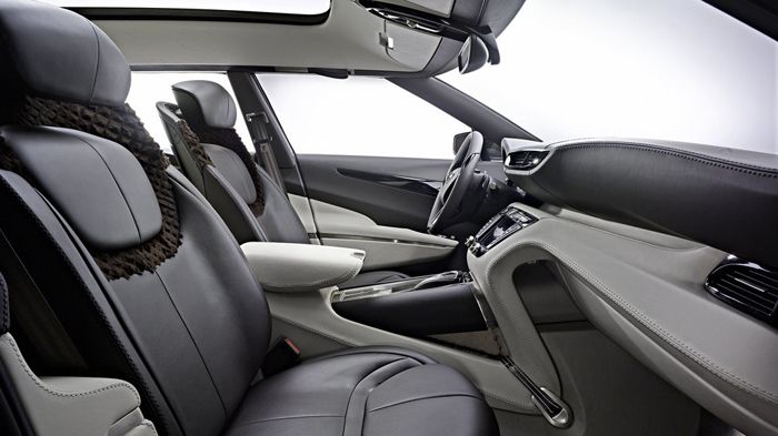 Tο νέο Aston Martin SUV θα φέρει V8 κινητήρες, ενώ πιθανόν να εφοδιάζεται και με ηλεκτρικά μοτέρ, που θα «δανειστεί» από την Tesla και την ηλεκτροκίνη