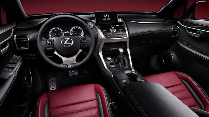Το εσωτερικό του νέου Lexus NX είναι λιγότερο φουτουριστικό από το πρωτότυπο και πιο εργονομικό.