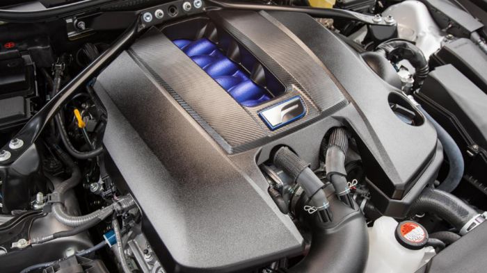 Ο ενισχυμένος V8 κινητήρας του RC F αποδίδει 477 ίππους (54 ίππους περισσότερους από πριν), ενώ επιτρέπει στο εν λόγω coupe μοντέλο να ολοκληρώσει τα 