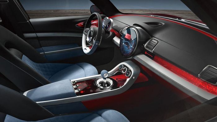 Στο εσωτερικό του concept Clubman έχει διατηρηθεί ο «στρογγυλός» χαρακτήρας της παρούσας γενιάς, αφού τα όργανα και η κεντρική οθόνη στην κονσόλα σχημ
