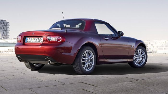Το νέο Mazda MX-5 θα λανσαριστεί το 2015 και θα είναι ελαφρύτερο από το τωρινό μοντέλο (εικόνα). Μάλιστα, λέγεται ότι θα ζυγίζει 1.000 κιλά, ώστε να β