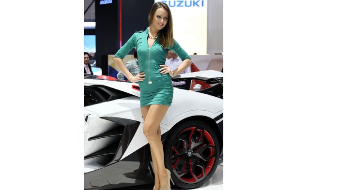 Η Mansory «επιδεικνύει» τα κάλλη της Carbonado της.