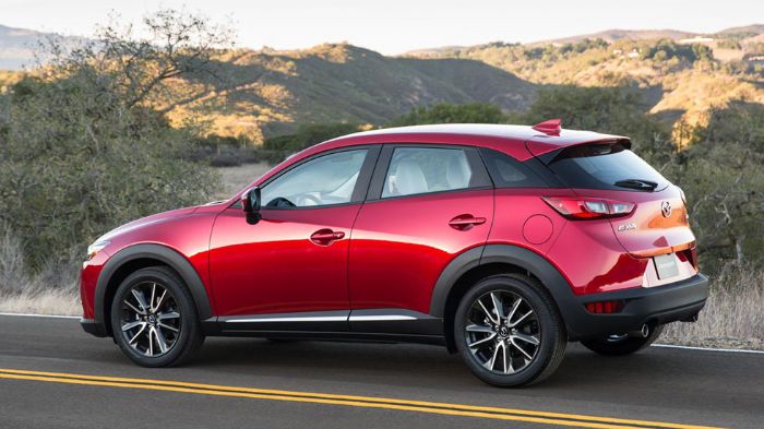 Το μήκος του CX-3 είναι –σε σχέση με το Mazda2- διευρυμένο κατά 215 χλστ., φτάνοντας στα 4.275 χλστ., ενώ είναι και ψηλότερο κατά 55 χλστ., με τ