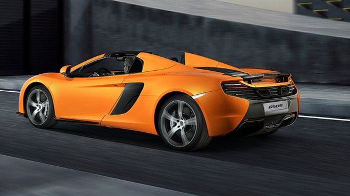 H McLaren 650S Spider φέρει το ίδιο μοτέρ με την coupe, τον bi-turbo 3,8 λτ. V8 που αποδίδει 650 ίππους. 