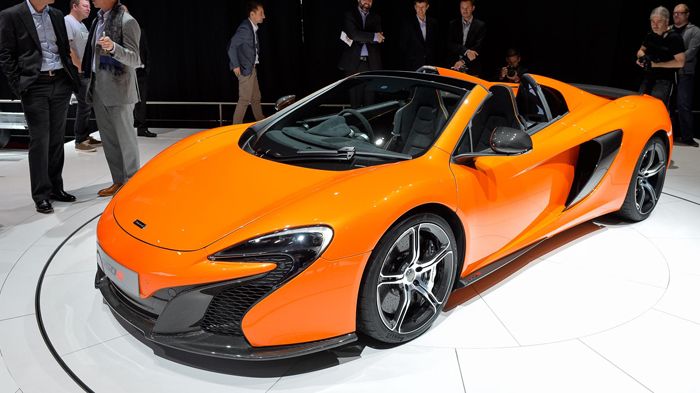 Η roadster διθέσια Αγγλίδα έχει τα ίδια σχεδιαστικά χαρακτηριστικά με την coupe.	