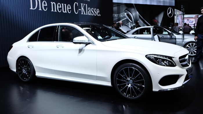 Στη νέα C-Class οι διαστάσεις της είναι αυξημένες κατά 95 χλστ. στο μήκος (4.686 χλστ.) και 40 χλστ. στο πλάτος (1.810 χλστ.), ενώ και το μεταξόνιό τη