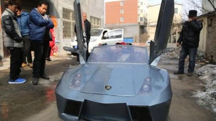 Το μίνι αυτό όχημα κατασκευάστηκε στην Κίνα από άχρηστα μέταλλα και υλικά από παλιές μοτοσικλέτες με βασικό σχεδιαστικό πρότυπο τη Lamborghini Aventad