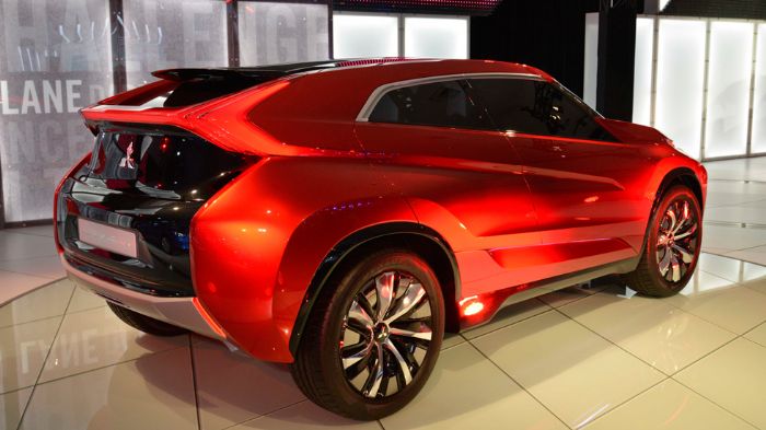 O Swearingen δήλωσε ότι θα κατασκευάσει τη νέα γενιά του Outlander που θα κάνει ντεμπούτο στη Νέα Υόρκη την επόμενη χρονιά (εικόνα Mitsubishi XR-PHEV 