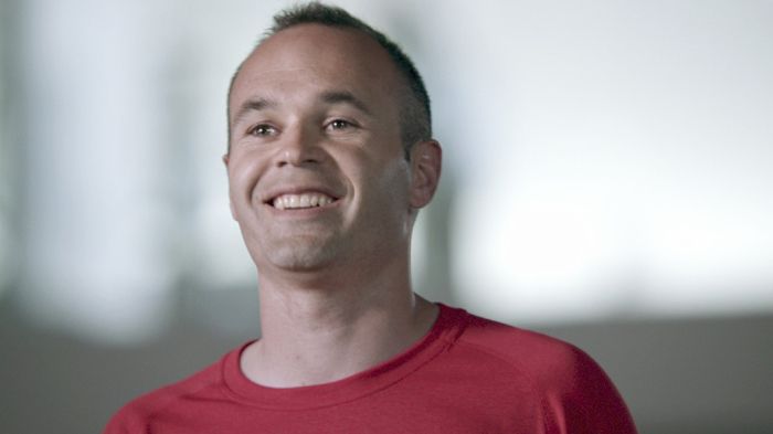 Σε σχετικές του δηλώσεις, ο Andrés Iniesta είπε: «Είμαι ενθουσιασμένος που συνεργάζομαι με  τη Nissan, ως χορηγό του UEFA Champions League». 