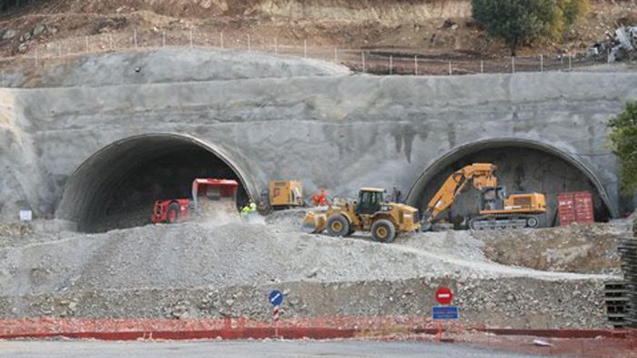 Μέχρι το τέλος του 2014 θα παραδοθεί στην κυκλοφορία το εναπομείναν τμήμα της Εθνικής Οδού Αθηνών – Λαμίας στο «πέταλο» του Μαλιακού.