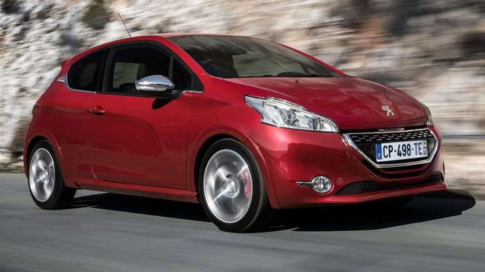 Το Peugeot 208 GTi τροφοδοτείται από έναν 1,6 λτ. 4κύλινδρο υπερτροφοδοτούμενο κινητήρα THP, που αποδίδει 200 «άλογα» και 275 Nm ροπής.