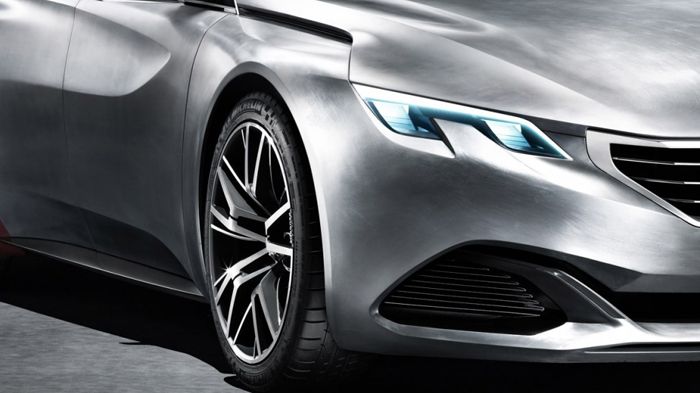 Το νέο 4θυρο coupe, που θα παρουσιαστεί στο Πεκίνο, διαθέτει πολύ επιθετικό σχεδιασμό με «κοφτερές» γωνίες και έντονες νευρώσεις στο αμάξωμα.