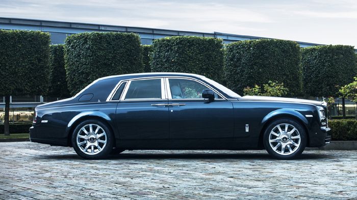 Το show car του Παρισιού είναι βαμμένο σε απόχρωση Darkest Tungsten, η οποία αποτελεί μία από τις 44.000 διαθέσιμες επιλογές.