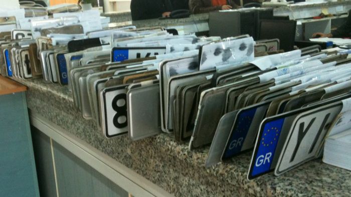 Υπάρχει ένα μικρό παραθυράκι, ώστε οι κάτοχοι των συγκεκριμένων αυτοκινήτων να μπορούν να κινήσουν νόμιμα τα οχήματά τους μέχρι 2 ημέρες το μήνα, κατα