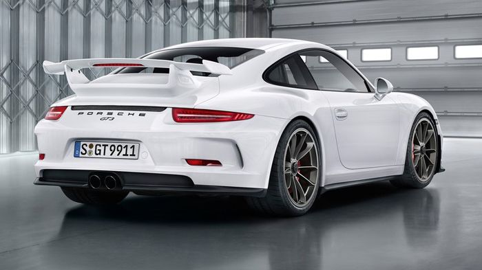 Η νέα 911 GT3 φέρει τον 3,8 λτ. που αποδίδει για την περίσταση 475 ίππους, μεταδίδοντας την κίνηση στον πίσω άξονα, ενώ φτάνει την τελική ταχύτητα των