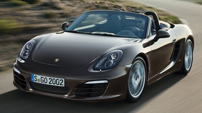 Οι φήμες θέλουν την Porsche να λανσάρει –ακόμα και στην εικονιζόμενη Boxster- τους νέους 4κύλινδρους, επίπεδους κινητήρες.
