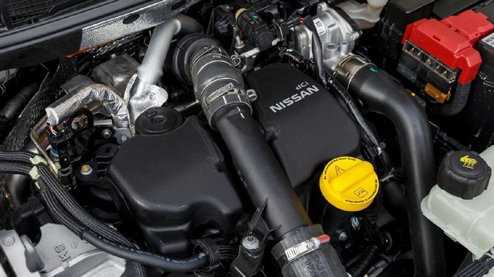 Το 1.5 dCi diesel μοτέρ έχει απόδοση 110 ίππων και 260 Nm, ενώ προσδίδει στο Pulsar μέση κατανάλωση 3,6 λτ./100 χλμ. και εκπομπές CO2 94 γρ./χλμ.