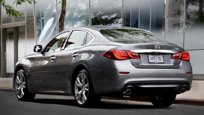 Το Infiniti Q70 εξοπλίζεται με έναν νέο 4κύλινδρο turbodiesel κινητήρα 2,2 λίτρων. Προέρχεται από την Mercedes και αποδίδει 170 ίππους ισχύος και 400 