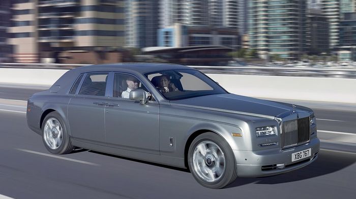30 Rolls-Royce Phantom με χρυσές λεπτομέρειες, συνολικής αξίας περίπου 9 εκ. ευρώ, παράγγειλε ο κροίσος Stephen Hung από το Hong Kong.