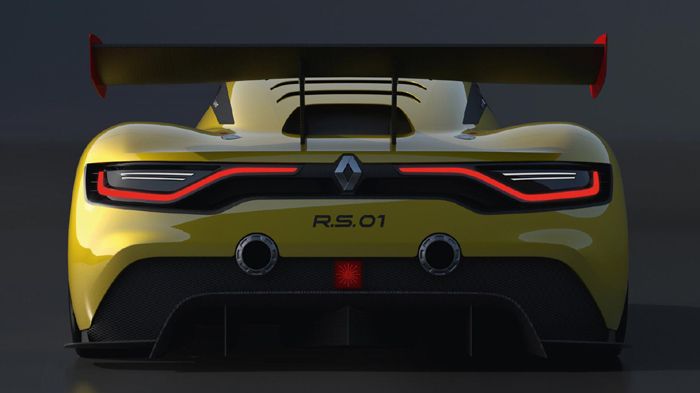 Πίσω κυριαρχούν οι ευμεγέθεις αεροτομή και διαχύτης, η διπλή απόληξη της εξάτμισης και τα φώτα τεχνολογίας LED.